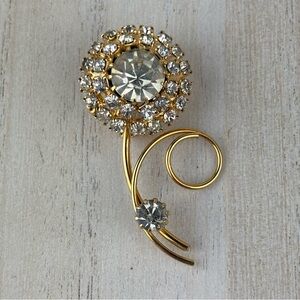 Vintage gold tone rhinestone flower brooch sparkly